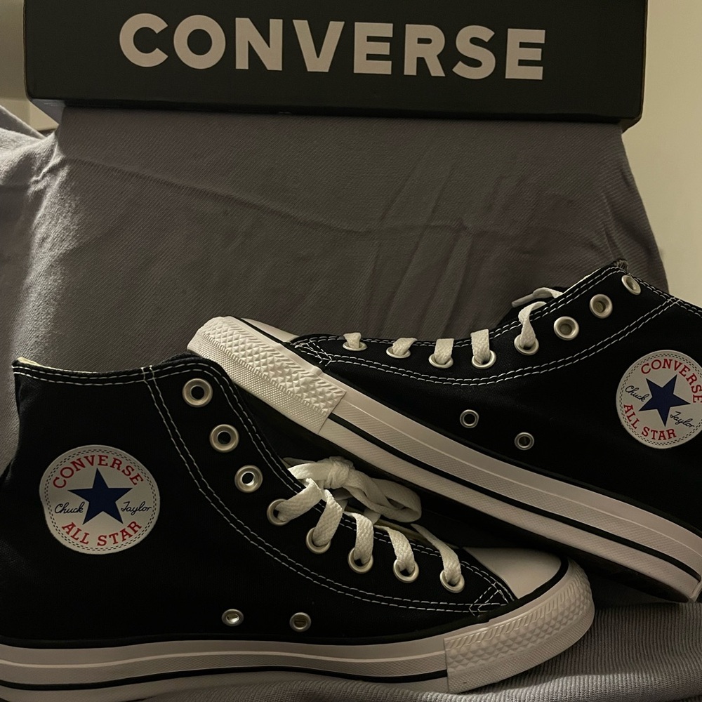 Converse (New in box) Chuck Taylor Black and White High-Tops
